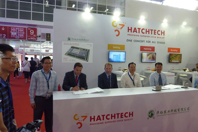 Hatchtech, HuaYu en Hy-Line tekenen contract broederij China